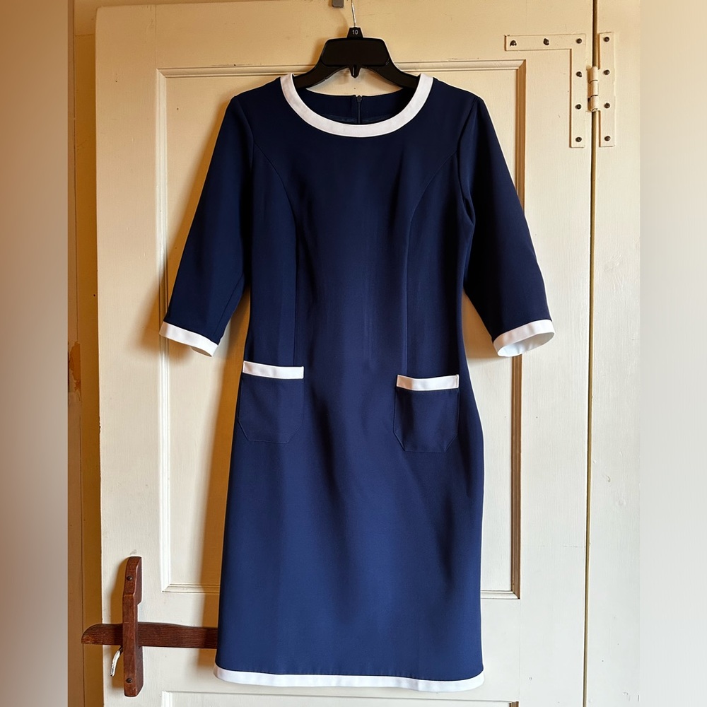 NWT - Laura Bellini shift dress
